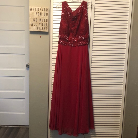 Red long plus size dress. - Picture 1 of 4